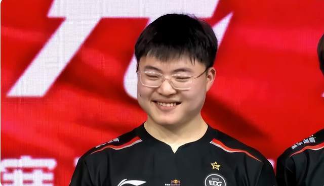 edg击败ig终结连败,uzi复出首秀获mvp,赛后采访落泪!-腾讯新闻