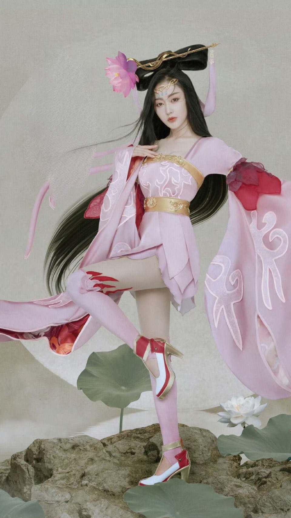 并且是在几年之前,那会儿王者荣耀还不是特别火热的时候cos的,所以