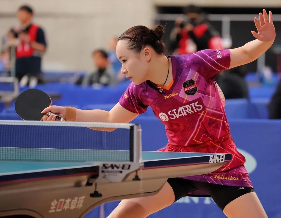 她出道之初,就是靠正手反胶反手生胶,打法凶猛,极具搏杀性闻名,当她的