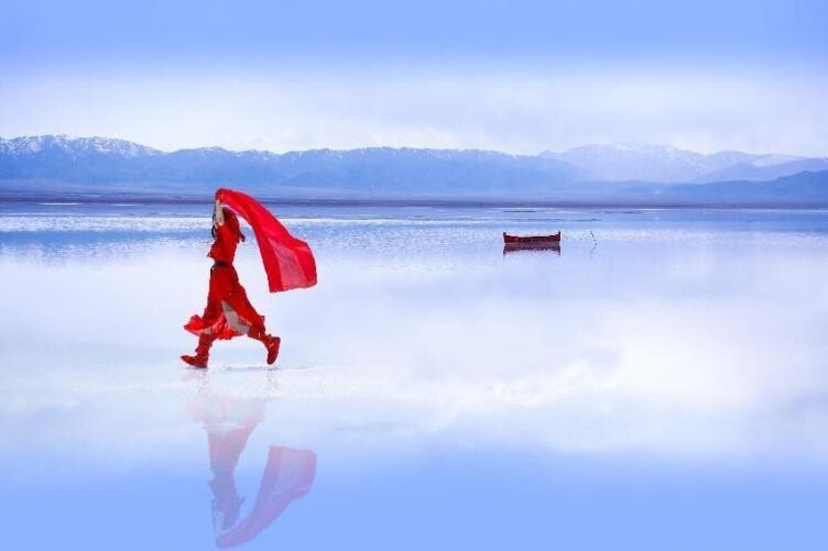 在天空之镜,遇见中国红--茶卡盐湖开园仪式暨夏日艺术季活动即将举办