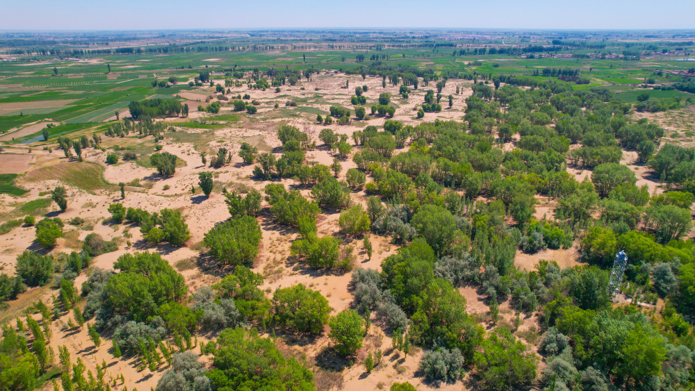 (社会)天空之眼瞰巴彦淖尔:黄河"几字弯"上的富美之城_腾讯新闻