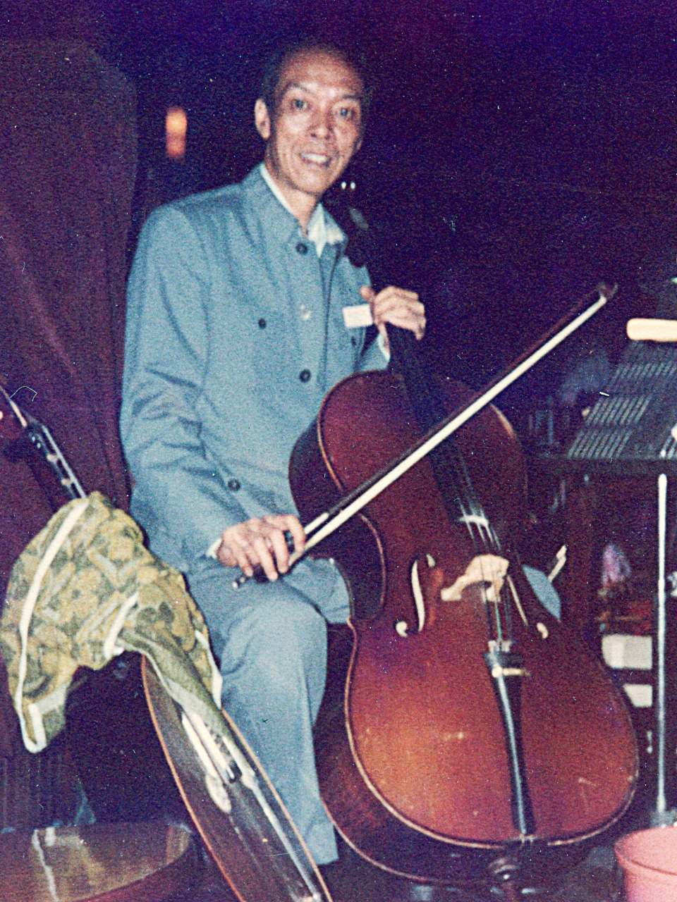 "追思会现场,黄壮谋的儿子黄天明忆起父亲的点点滴滴:"对于自己的从艺