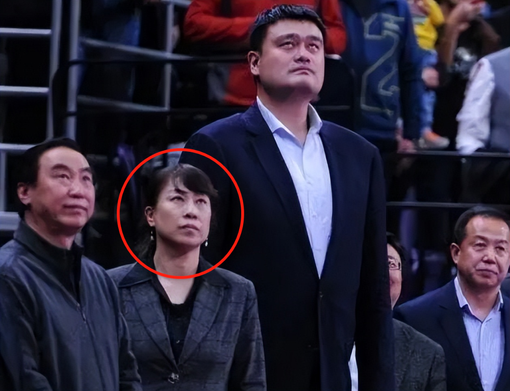 姚明提前卸任中国女篮领队,王芳恐将李梦逐出国家队_腾讯新闻