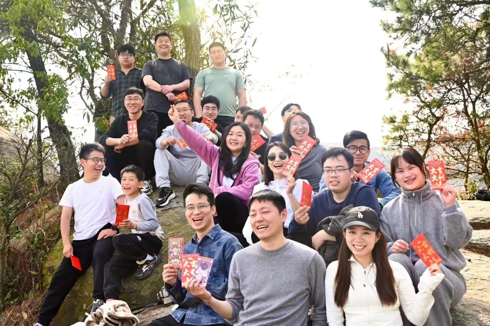 2月19日,是温州自媒体团队"温州房哥"的开工日,负责人高女士在微信