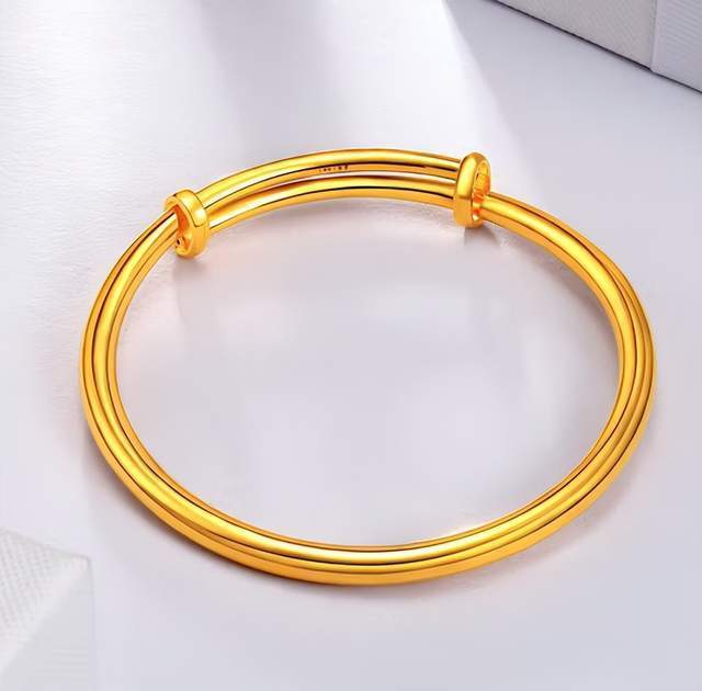 其实,很多店铺都有卖黄金手镯的,价格也不一样,但相差不大,一般是360