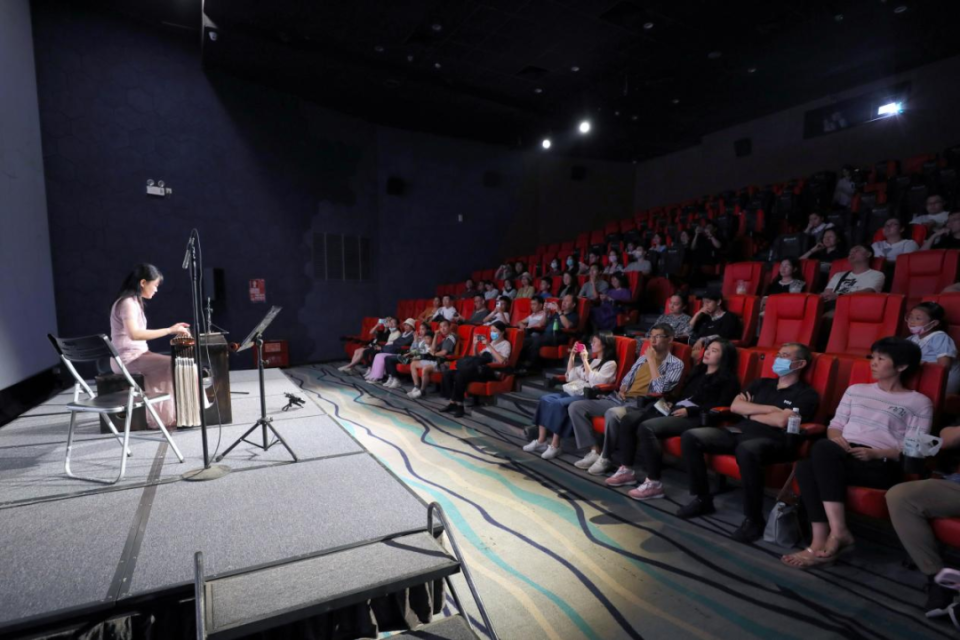 青年琴师王一萌曾师从岭南琴家谢东笑先生,是广州第三届民歌民乐大赛