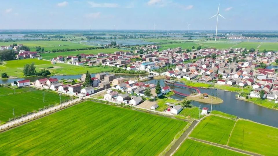 近年来,宝应县紧扣"产业兴旺,生态宜居,乡风文明,治理有效,生活富裕"