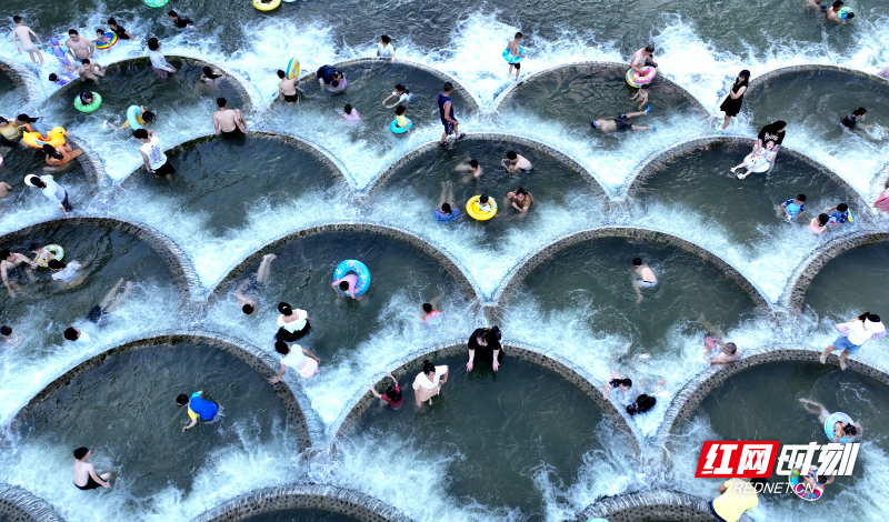 麻阳网红 "鱼鳞坝"引客至