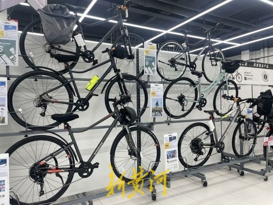 记者发现,许多产品价格区间跨度比较大,比如在自行车专区内,旅行