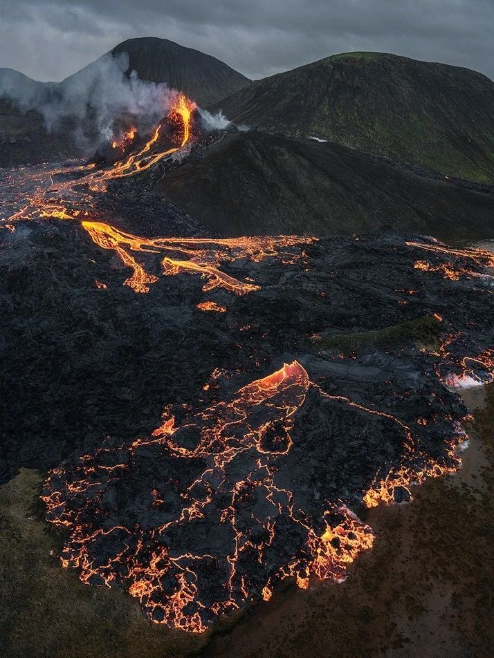 除此以外,还有五座壮观火山!登山探险,感受与岩浆对视的炽热人生!