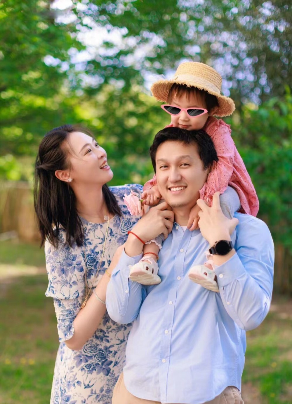 1米91女排女神惠若琪晒结婚5周年:老公抱着女儿陪伴在身边_腾讯新闻