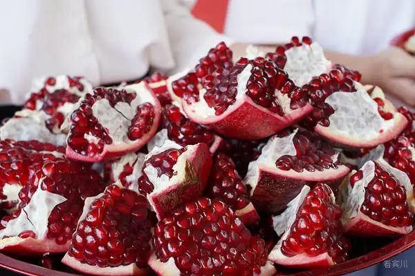 乡村振兴硕果满枝石榴红宾川新品种石榴成熟上市