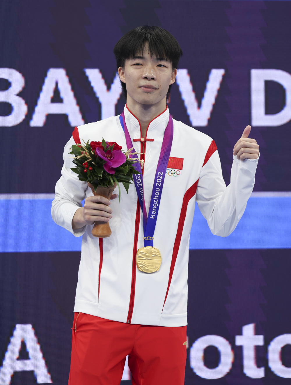 蹦床——男子决赛:中国选手严浪宇夺冠