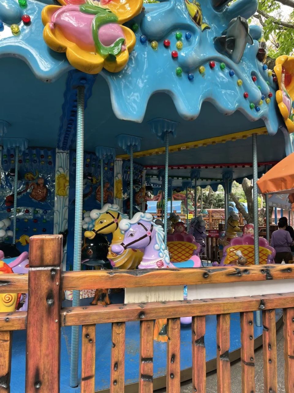 04晓港公园门口,游乐场有小卖部,不过还是建议自备水和零食周六