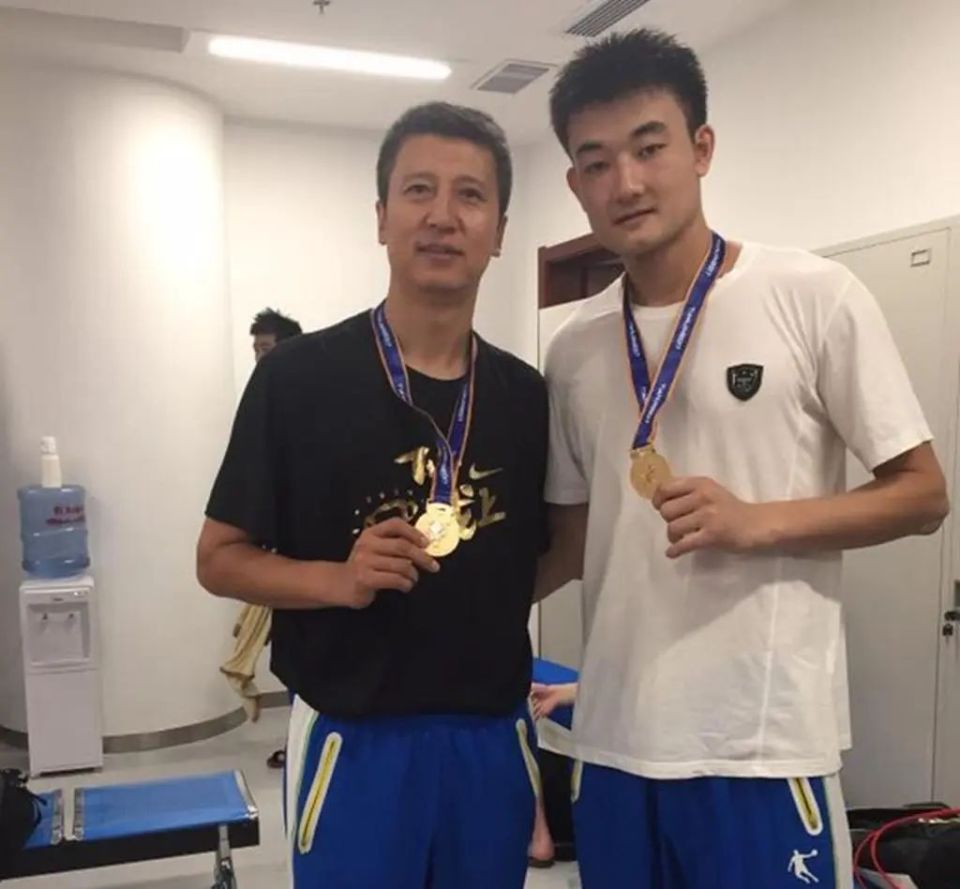 唯一一个不是辽宁人的辽宁队球员,郭士强当成宝,杨鸣却骂他胆小