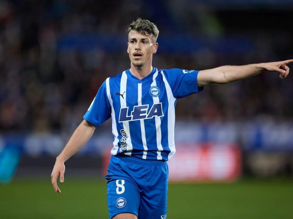 并看上了效力于阿拉维斯的前皇马中场安东尼奥-布兰科