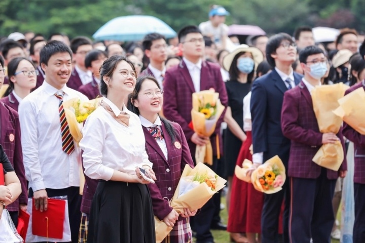 校庆日毕业礼成人礼母亲节在同一天这群高中生太幸福