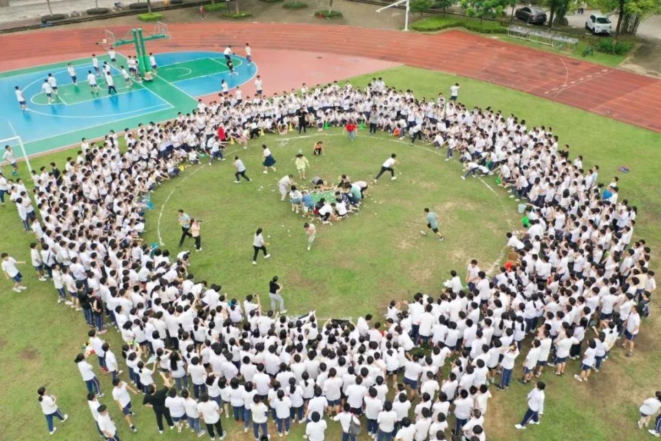 龙港巨人中学校服图片