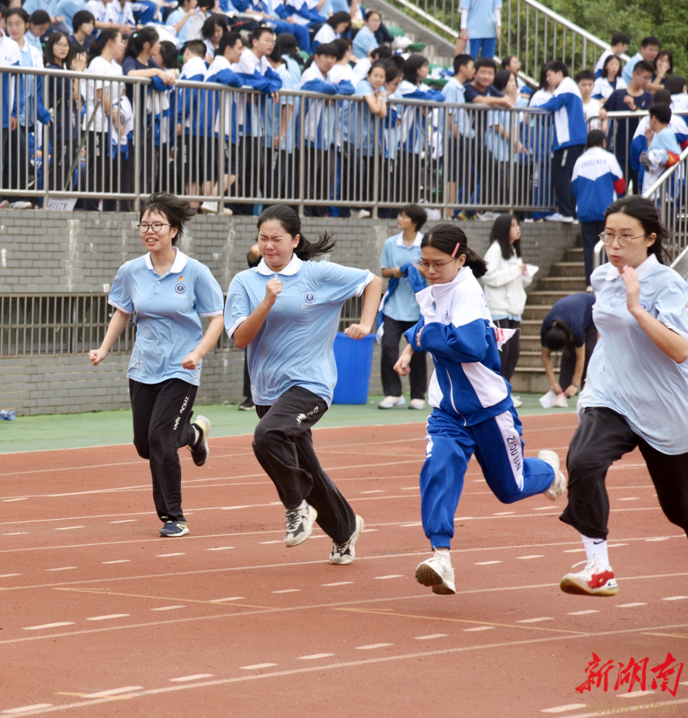辉映亚运精神长沙市周南中学校运会上健儿竞风流