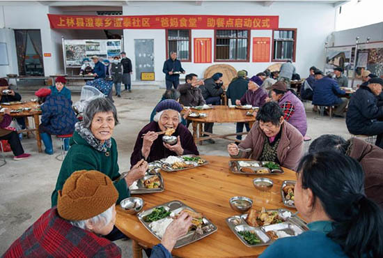 上林县澄泰乡温馨的午餐幸福的晚年