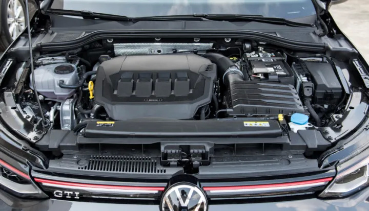 配全新发动机售2298万元新大众高尔夫gti值吗