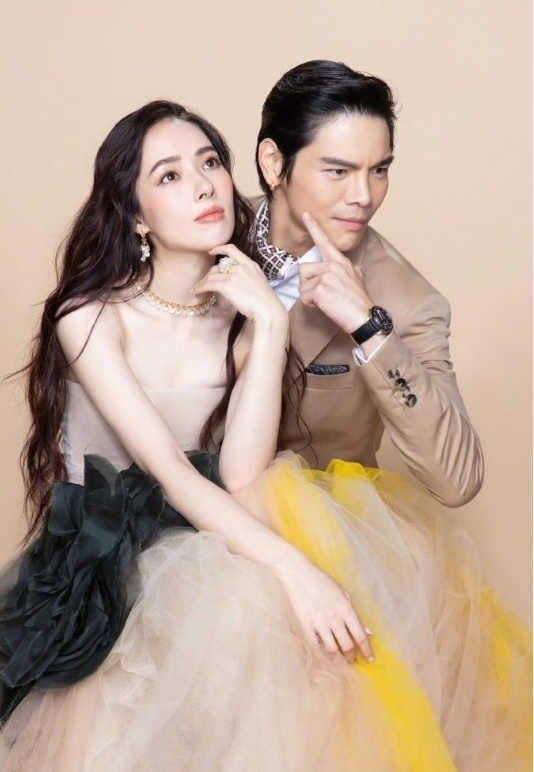 郭碧婷状态堪忧,身材发福初舞台假唱,向佐发文力挺被嘲错字连篇