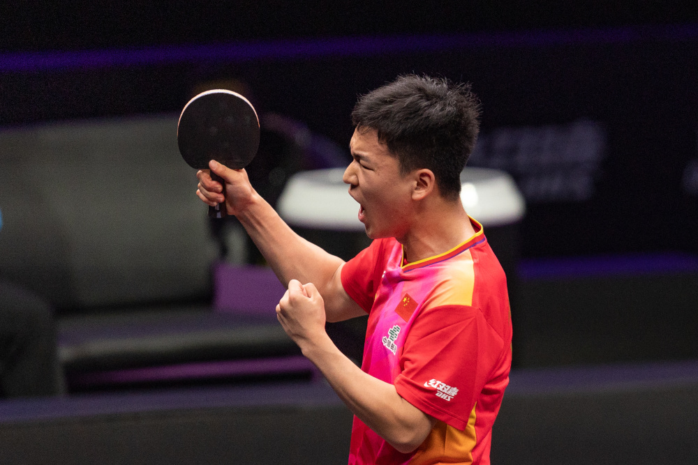 乒乓球——wtt重庆冠军赛:向鹏晋级