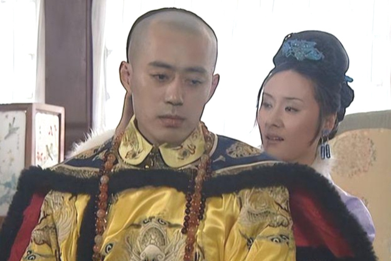 记得在当年很火的一部电视剧《康熙王朝》中他曾扮演过顺治,不仅颜值