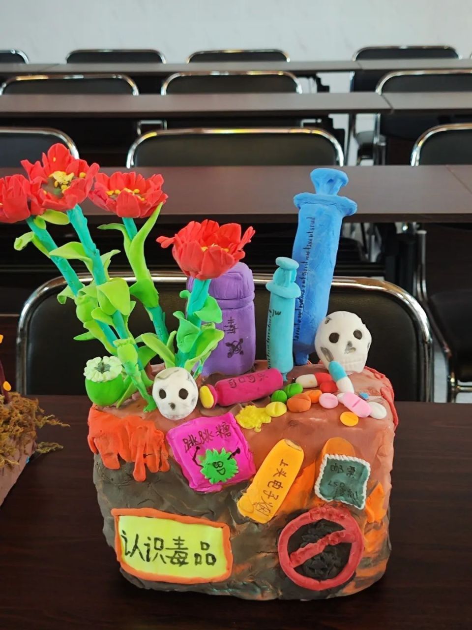 开平市三埠街道举行"粤虎邑虎齐行动 携手共建创无毒"禁毒环保手工