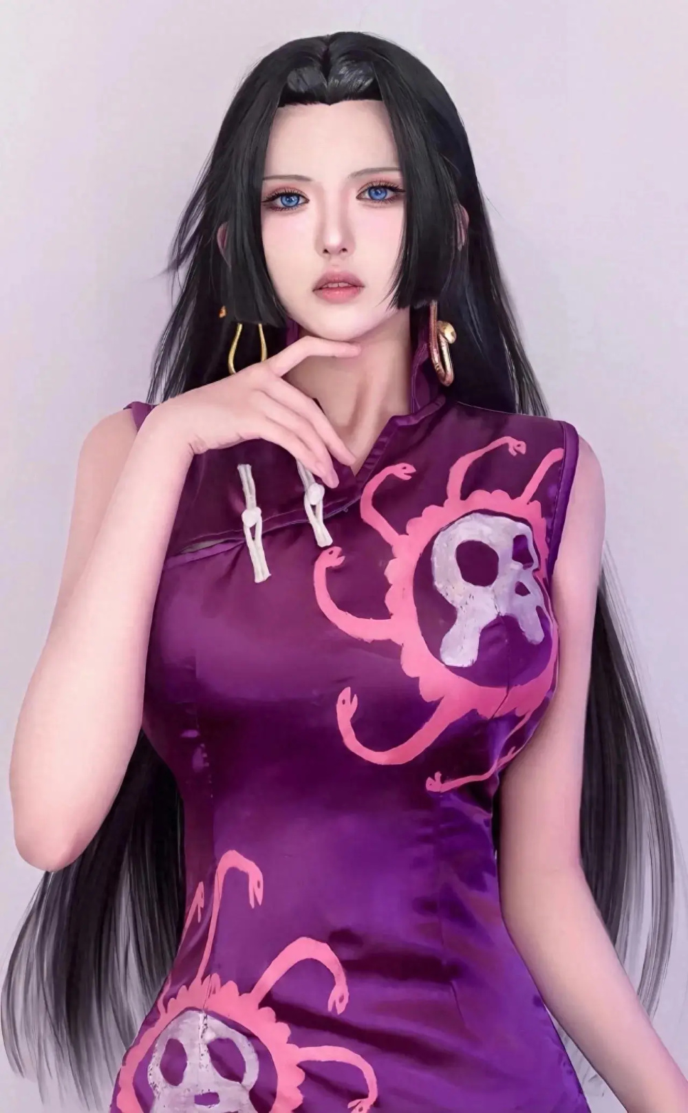 海贼王cos:旗袍女帝神还原,大长腿比命长,三刀流罗宾太霸气了