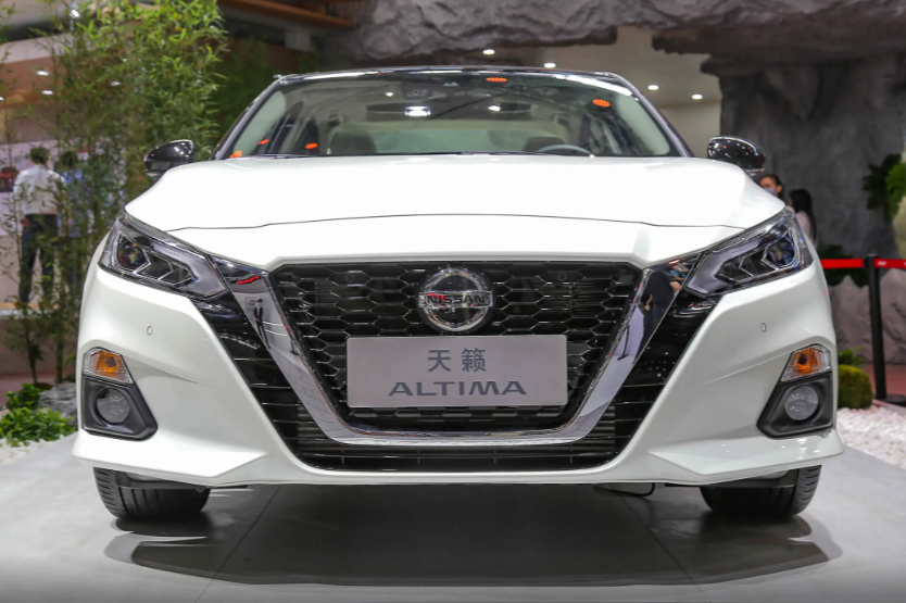 降至14万多,天籁黑金版配2.0l动力且油耗低