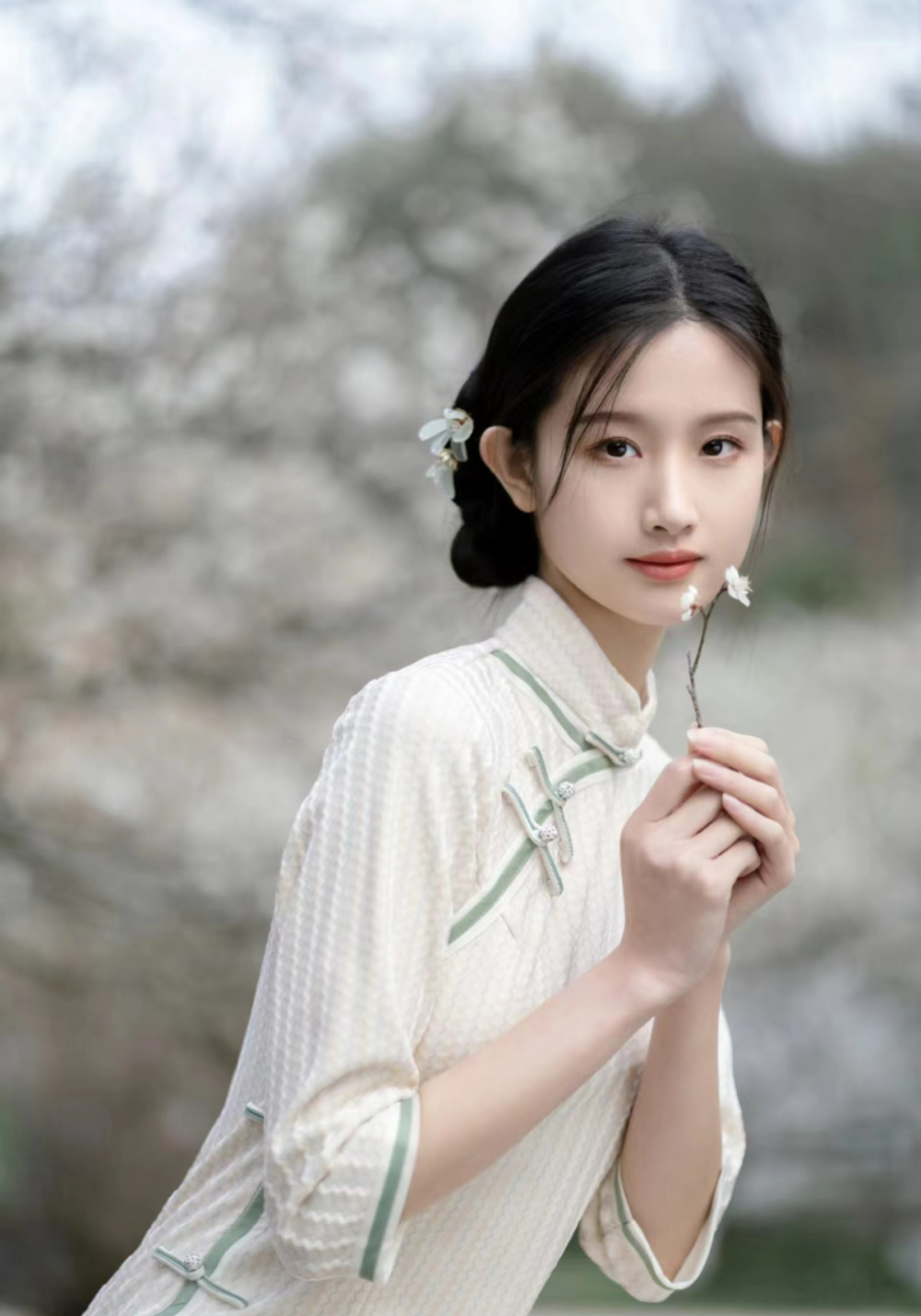 小愚的长相有着东方古典美人的神韵.