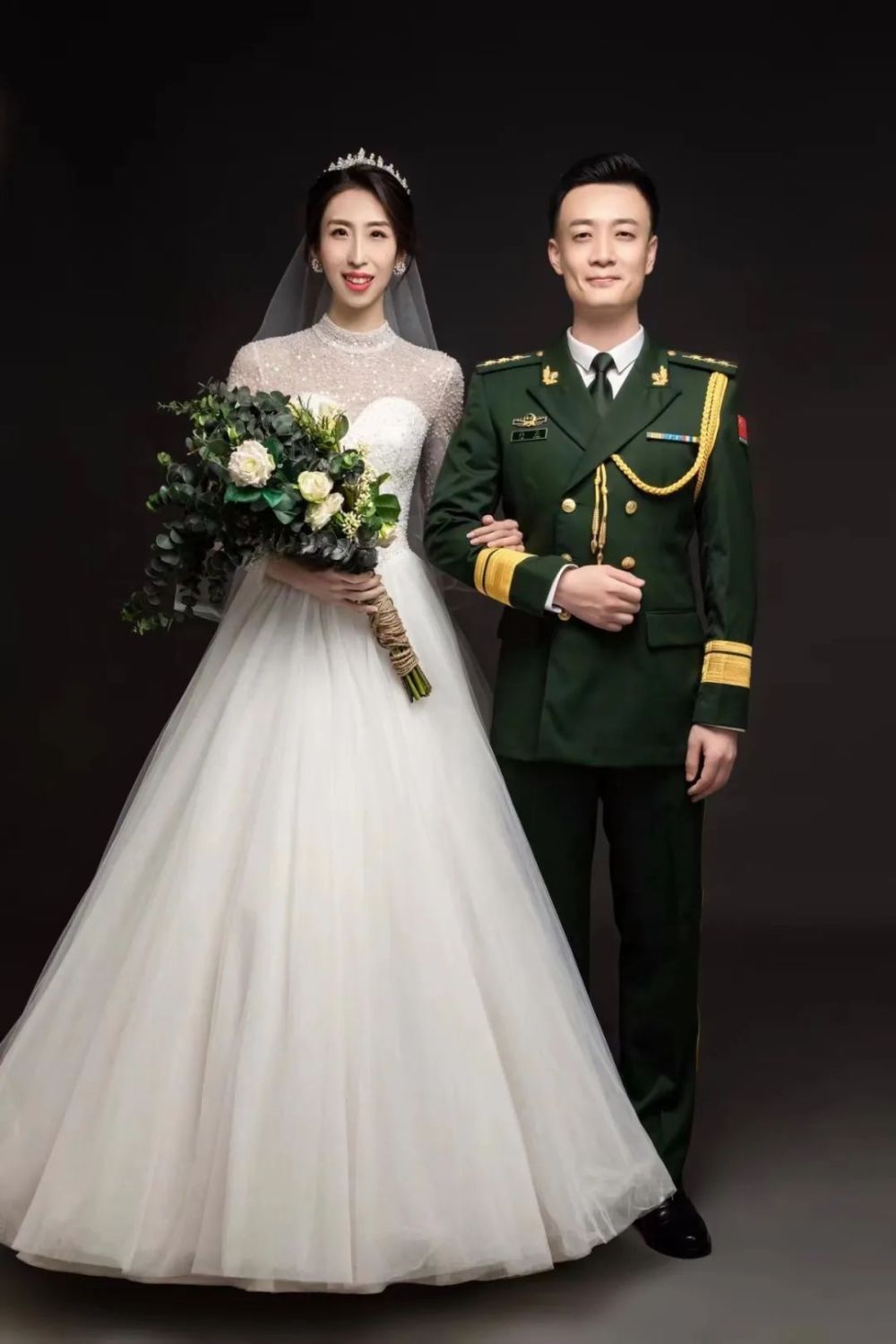520专辑|绿军装白婚纱,爱与坚守同在_腾讯新闻