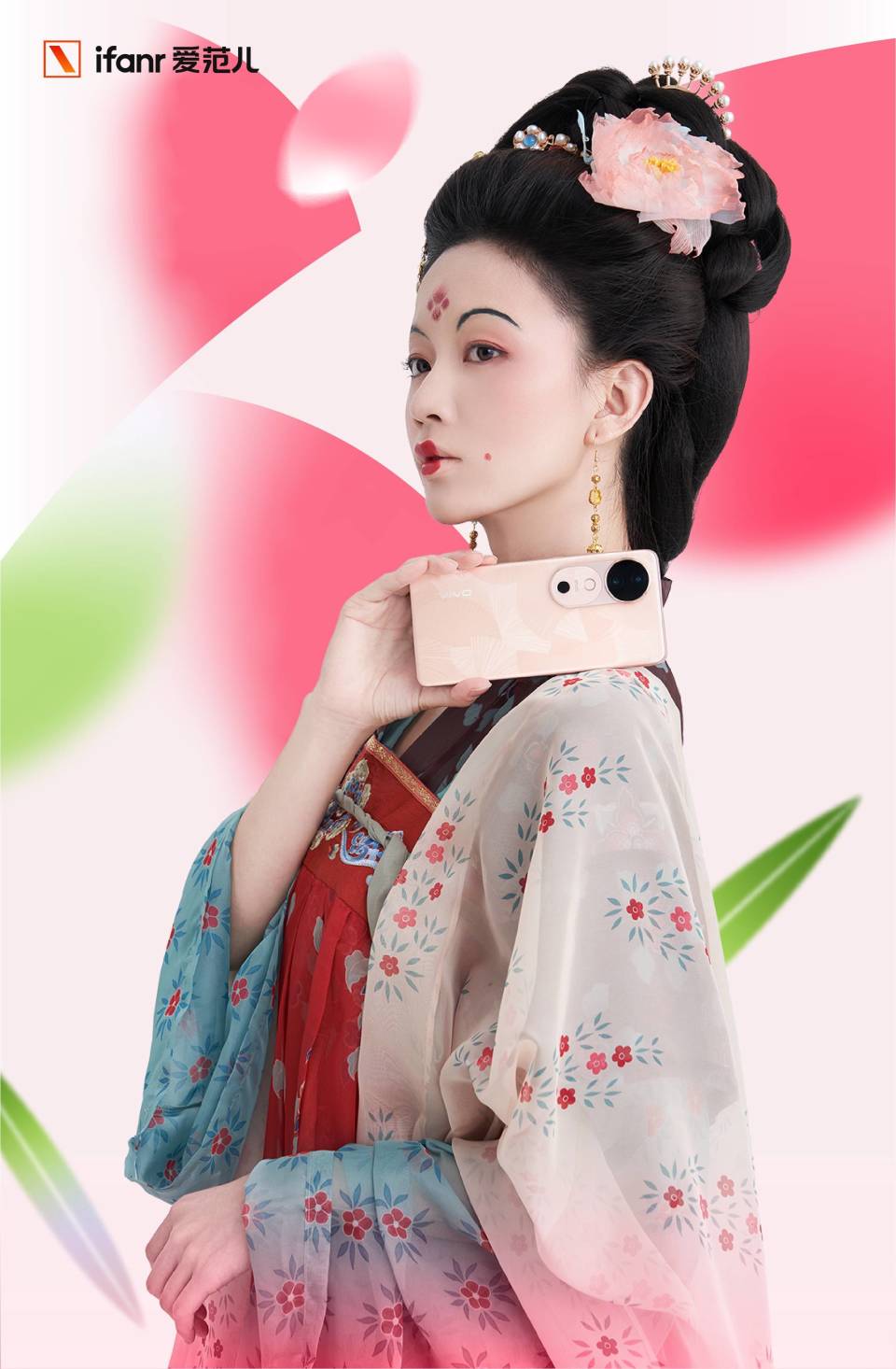 胸掩暗雪,面若桃花.桃之夭夭,灼灼其华.