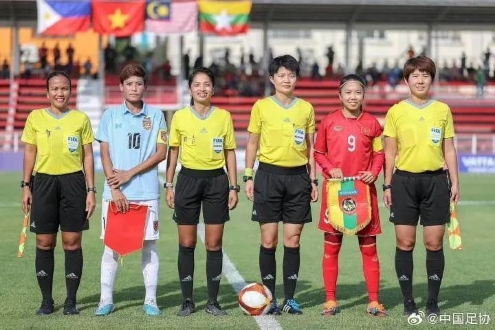 薛晨/夏欣怡(左)在