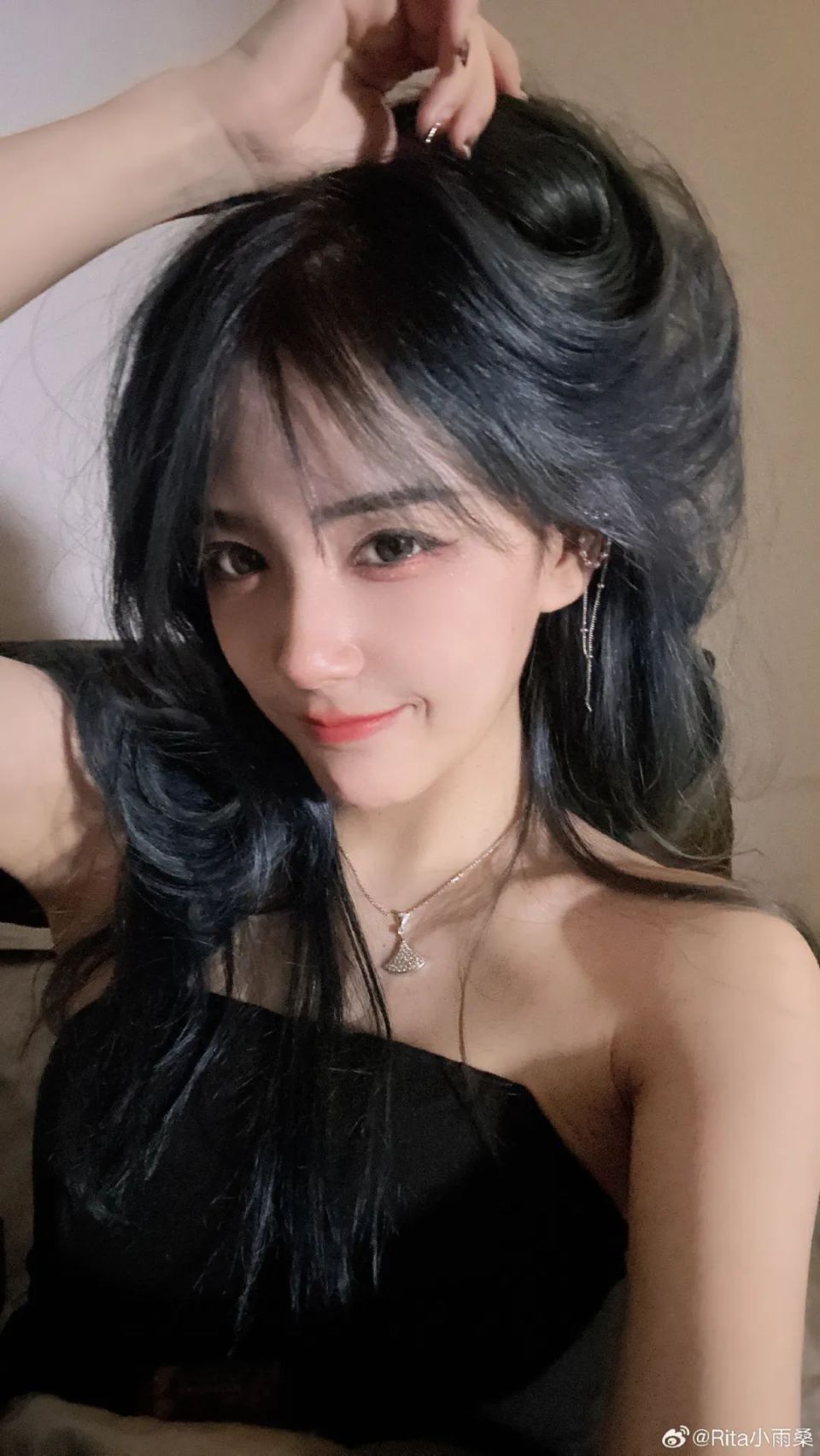 【lpl老婆】rita蓝发造型,问你想她了吗?_腾讯新闻