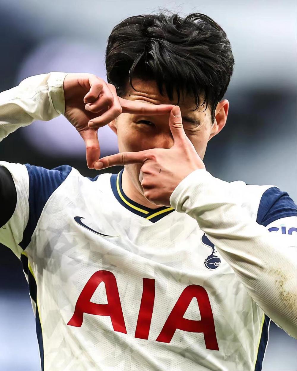 孙兴慜距离c罗只差3球韩国足协特意制作海报祝贺队长的成就