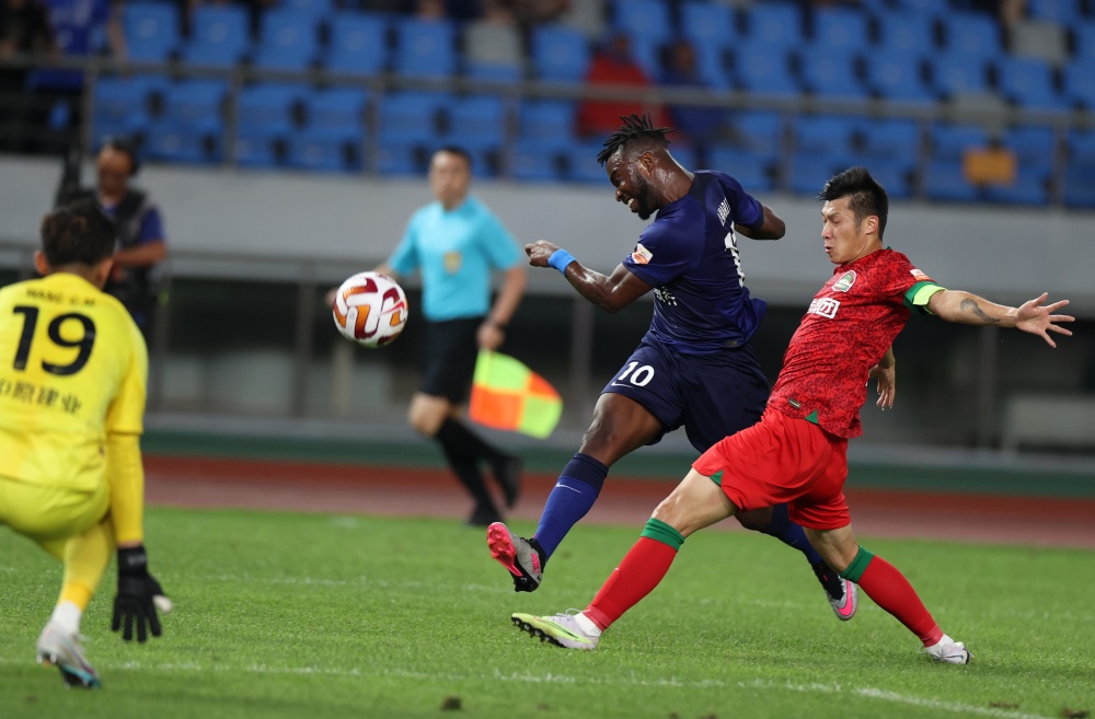 (体育)足球——中超:沧州雄狮队不敌河南队_腾讯新闻