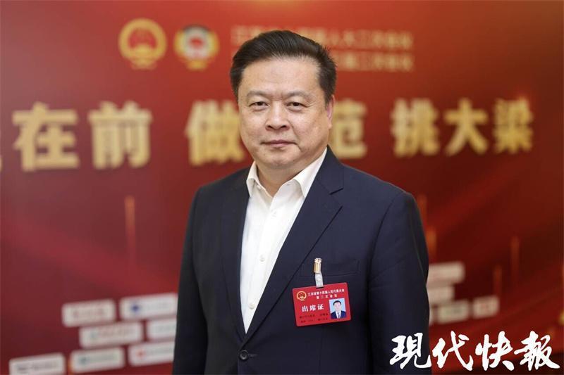 镇江市市长徐曙海奋力交出镇江很有前途厚重成绩单为江苏走在前做示范