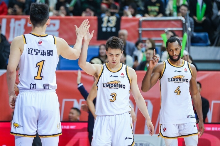 4月18日晚,辽宁男篮在主场大胜深圳男篮37分,用一场酣畅淋漓的胜利