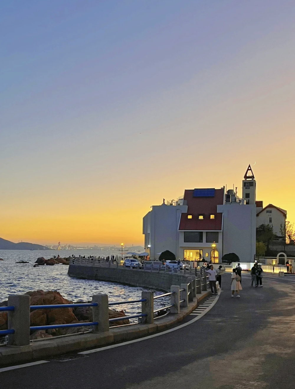 6月午后,去"海边咖啡馆"发呆吧_腾讯新闻