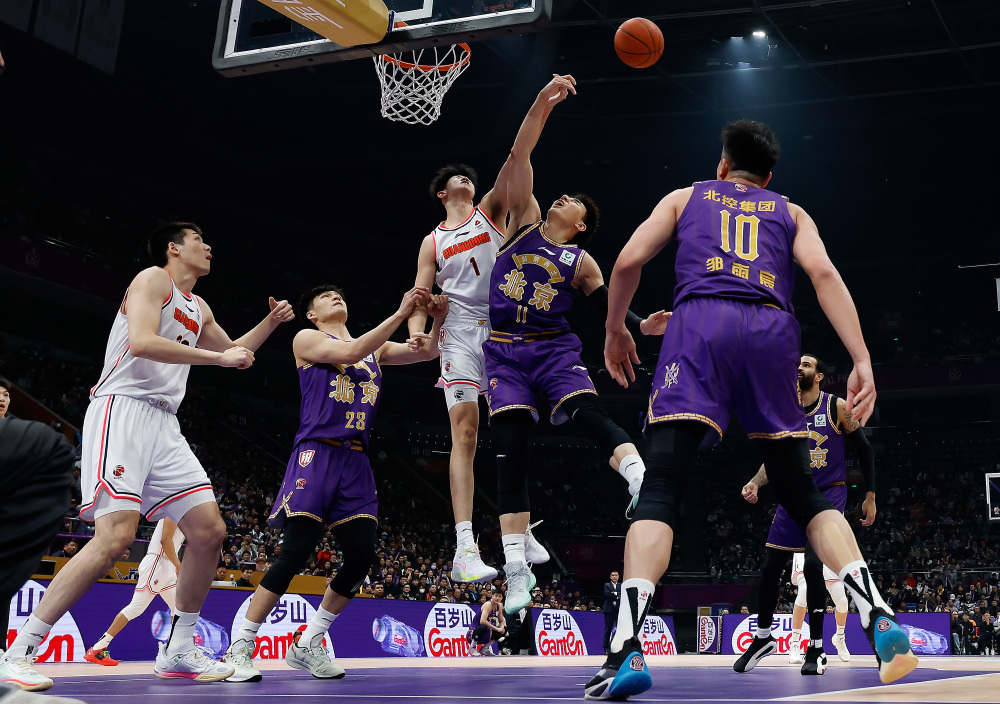 篮球cba常规赛北京控股迎战广东华南虎