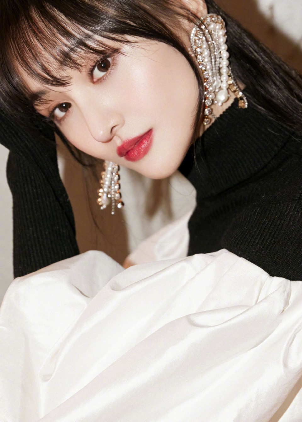 海宁某影视投资有限公司作为甲方,与乙方上海郑爽影视文化工作室签订