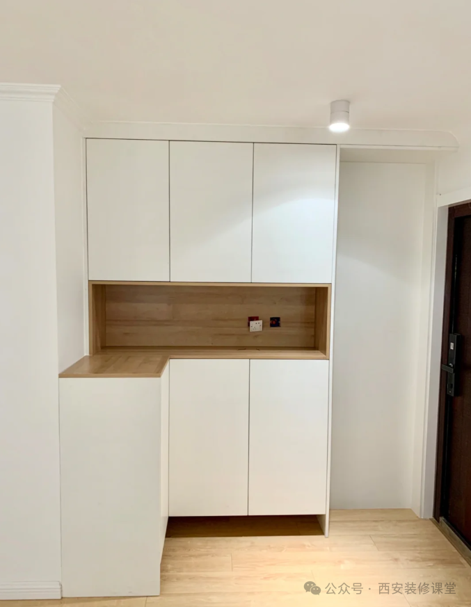 同时新开窗洞引光入室也可以转角设计,同时满足玄关和延伸收纳的作用