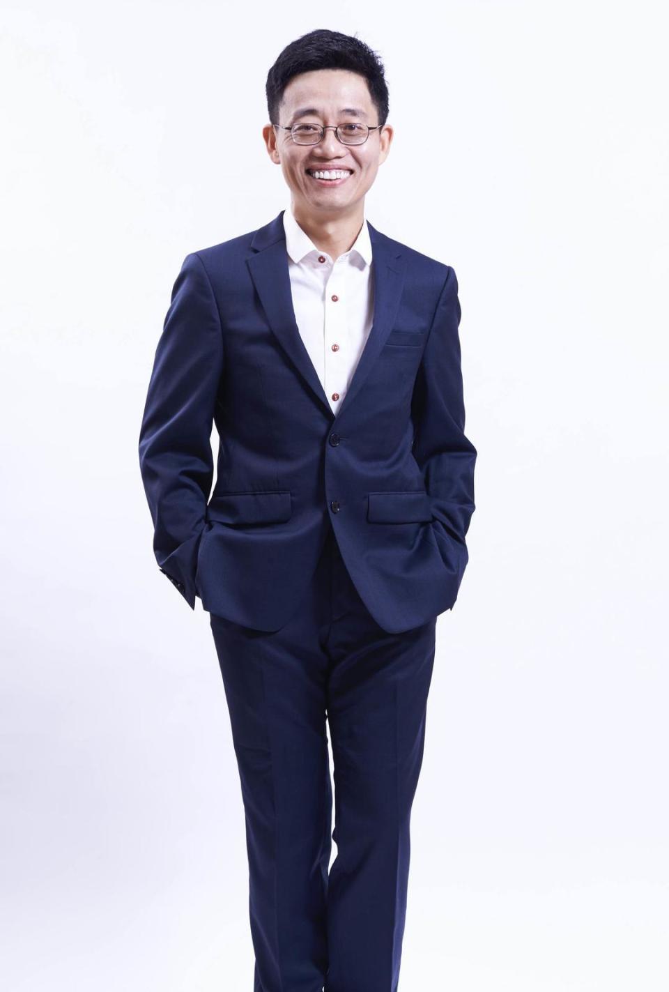 黄西:脱口秀不是必须冒犯,逗人笑是个积德的行业_腾讯新闻