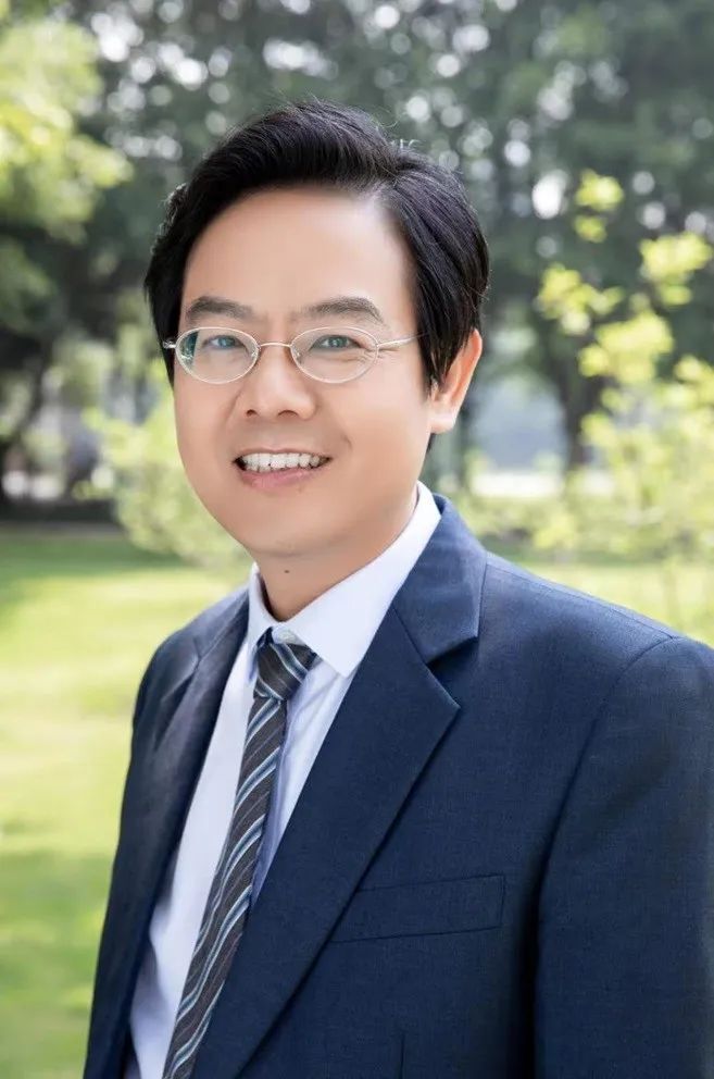 现为暨南大学文学院教授,博士生导师,教育部2015年度长江学者特聘教授