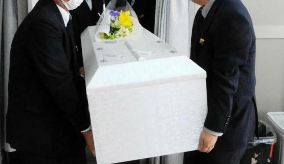 人死并非如灯灭,包括等待火葬,安置遗体.