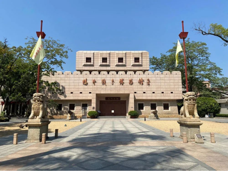 坐落于东莞虎门镇的鸦片战争博物馆,由虎门林则徐纪念馆,海战博物馆