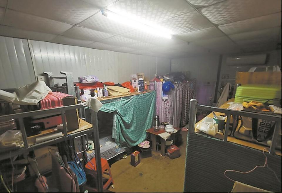 大四女生住进工地宿舍 记录立于瓦砾中的她们_腾讯新闻
