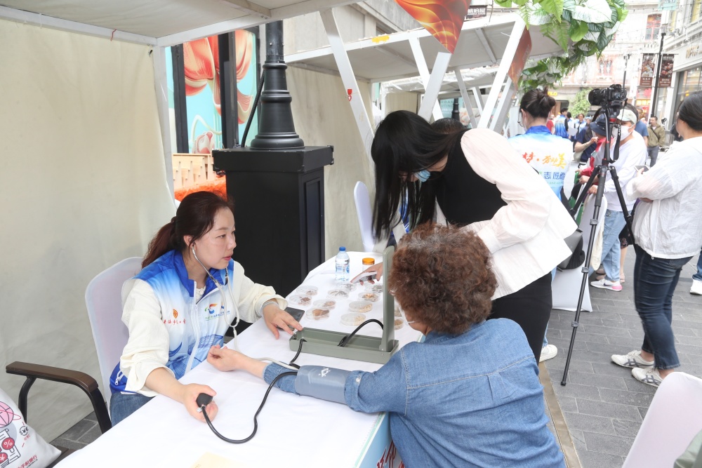 走在前,当表率,"上海劳模服务"小程序上线